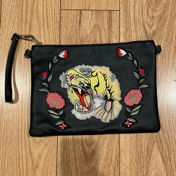 Embroidered faux leather purse/clutch - Picture 1 of 5